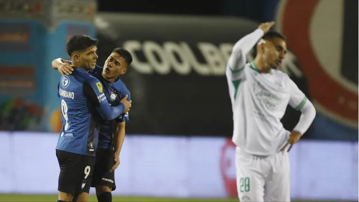 Huachipato despierta a tiempo para derrotar a Audax Italiano
